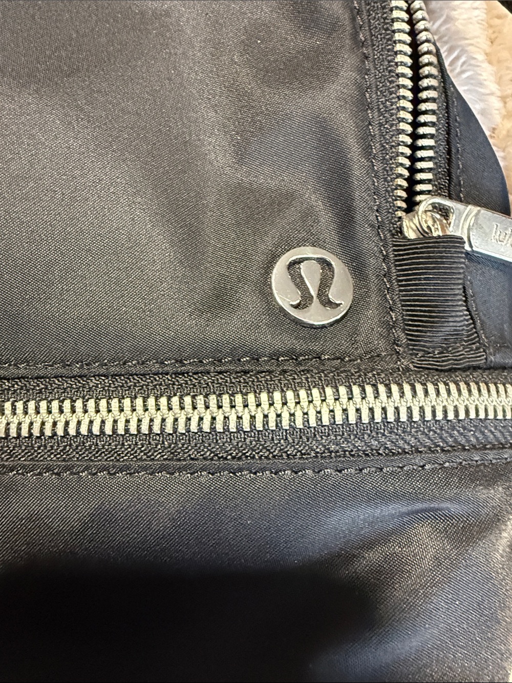 Lululemon Nylon NWOT mini cross bag & backpack - Picture 3 of 5